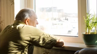 Как мягко убедить пожилого родственника переехать в пансионат: пошаговое руководство